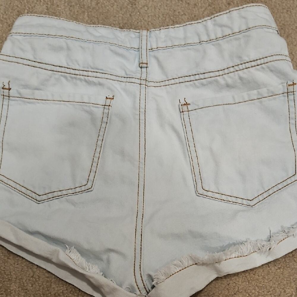 The Kript Embroidered Denim Shorts – Floral Cut-Out, Small - Picture 4 of 6